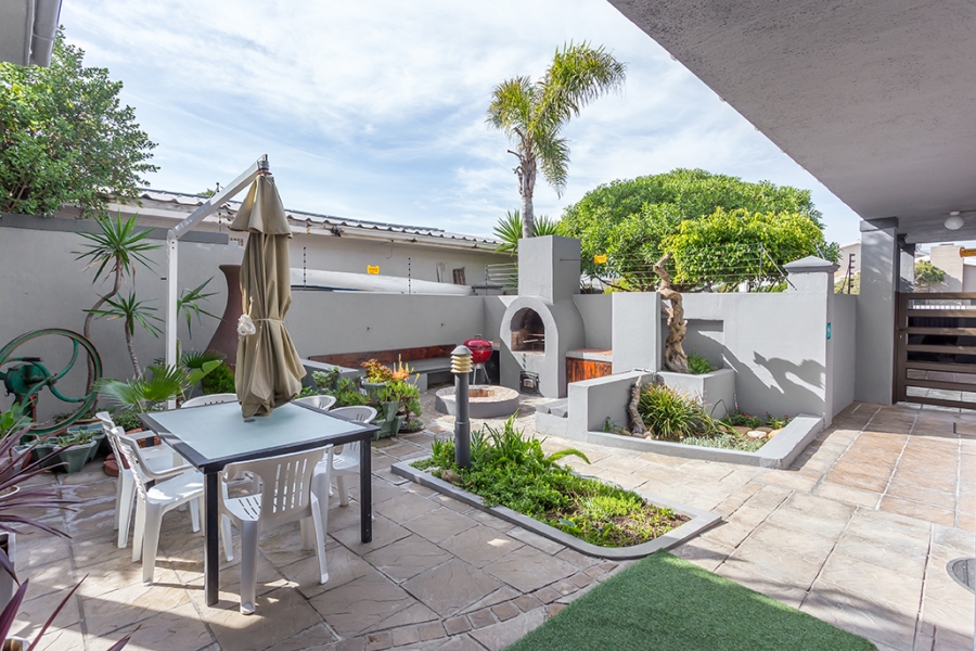 8 Bedroom Property for Sale in Melkbosstrand Central Western Cape